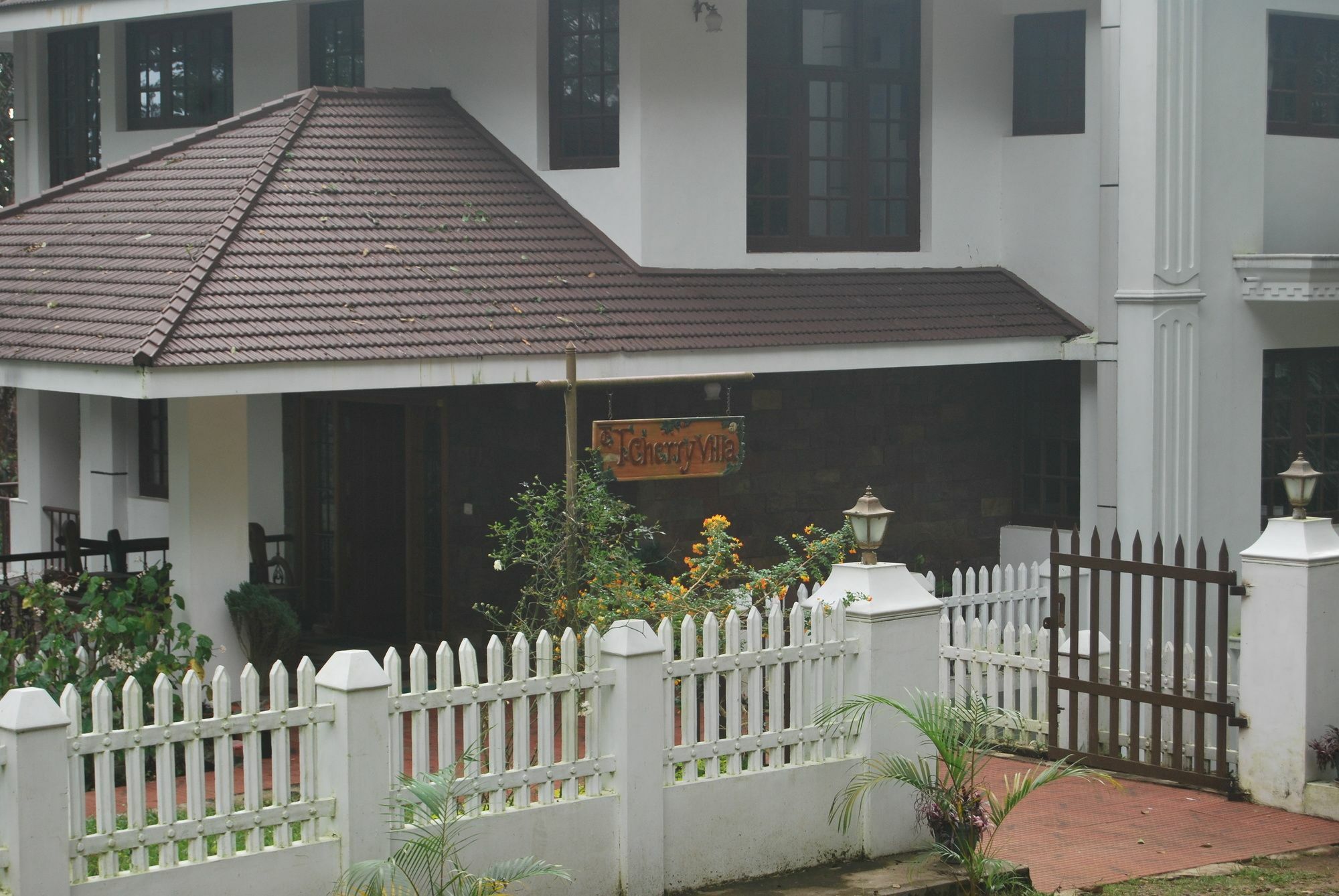 T Cherry Villa Мунар Екстериор снимка