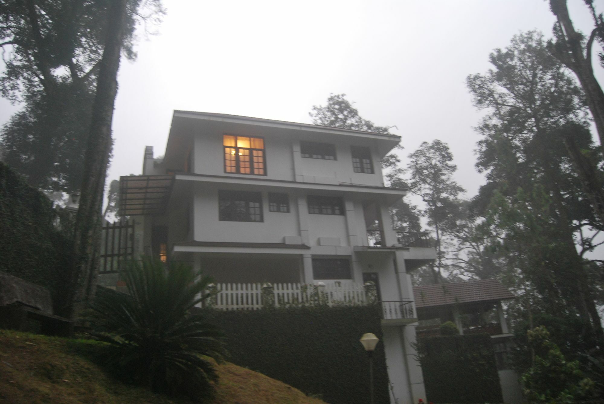 T Cherry Villa Мунар Екстериор снимка