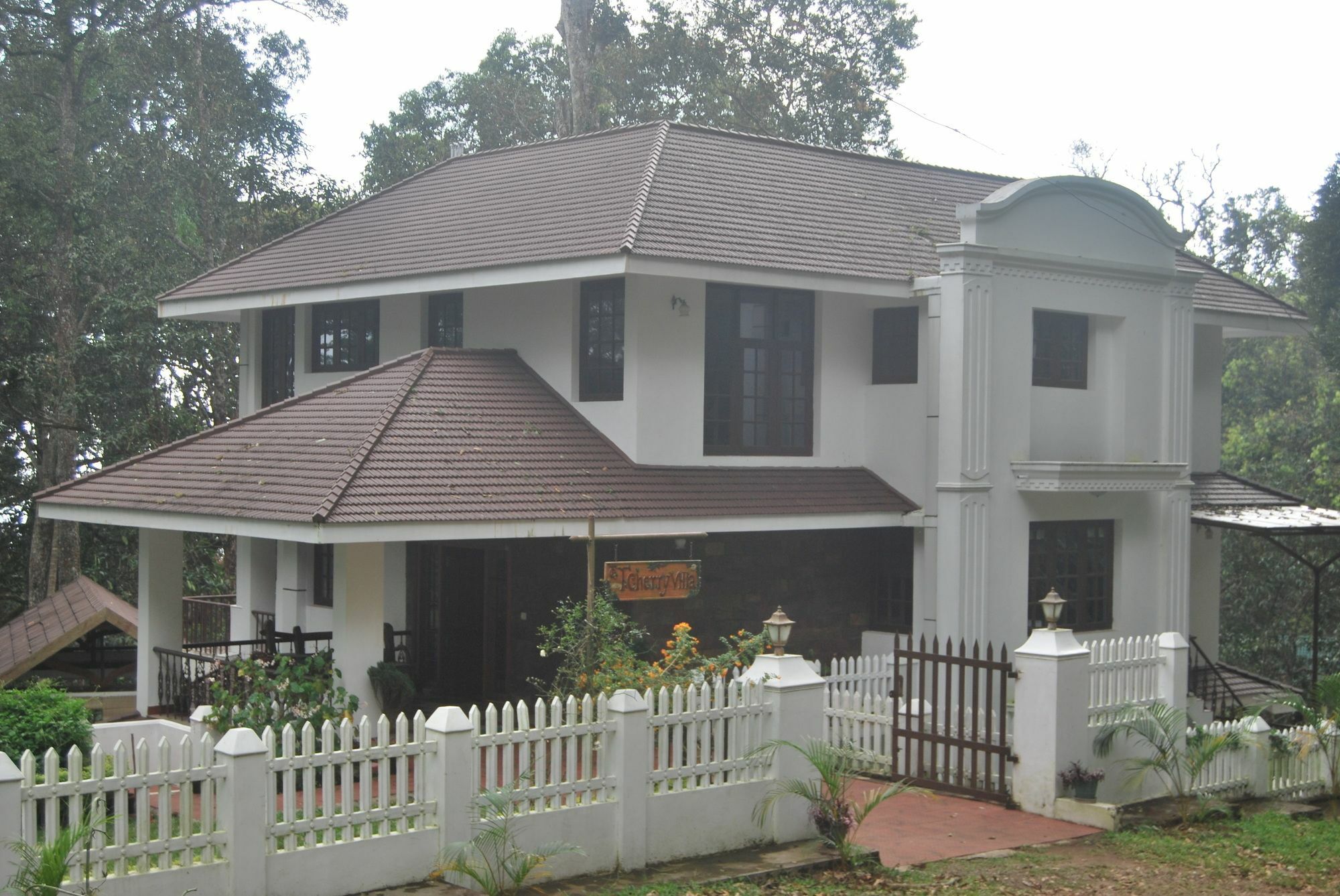 T Cherry Villa Мунар Екстериор снимка
